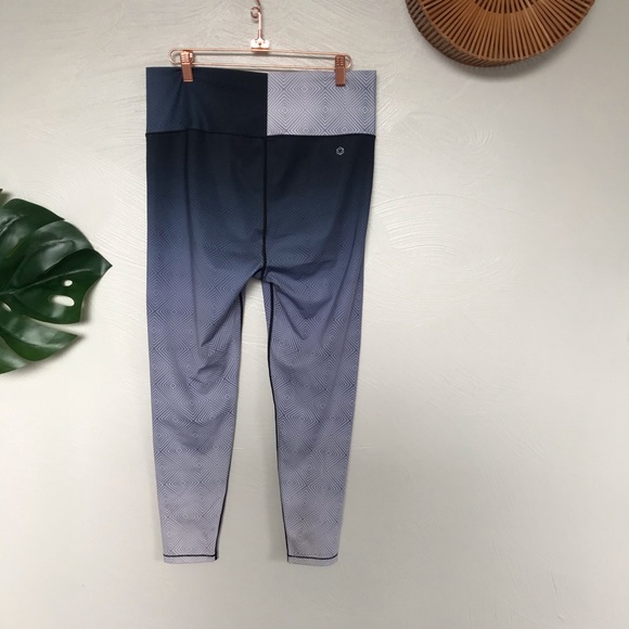 AR-33 Alpha Geometric Pattern Ombré Legging XL - Picture 2 of 8